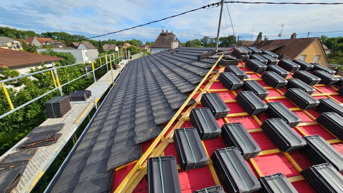 Pourquoi les tuiles plates sont-elles id&eacute;ales pour les toitures &agrave; forte pente ? Pfastatt